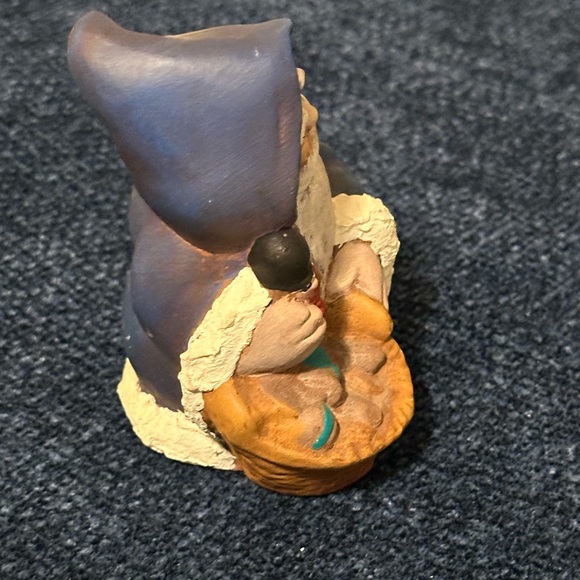 Cute blue robed kneeling Santa. He carries a basket of gifts. - Picture 3 of 8